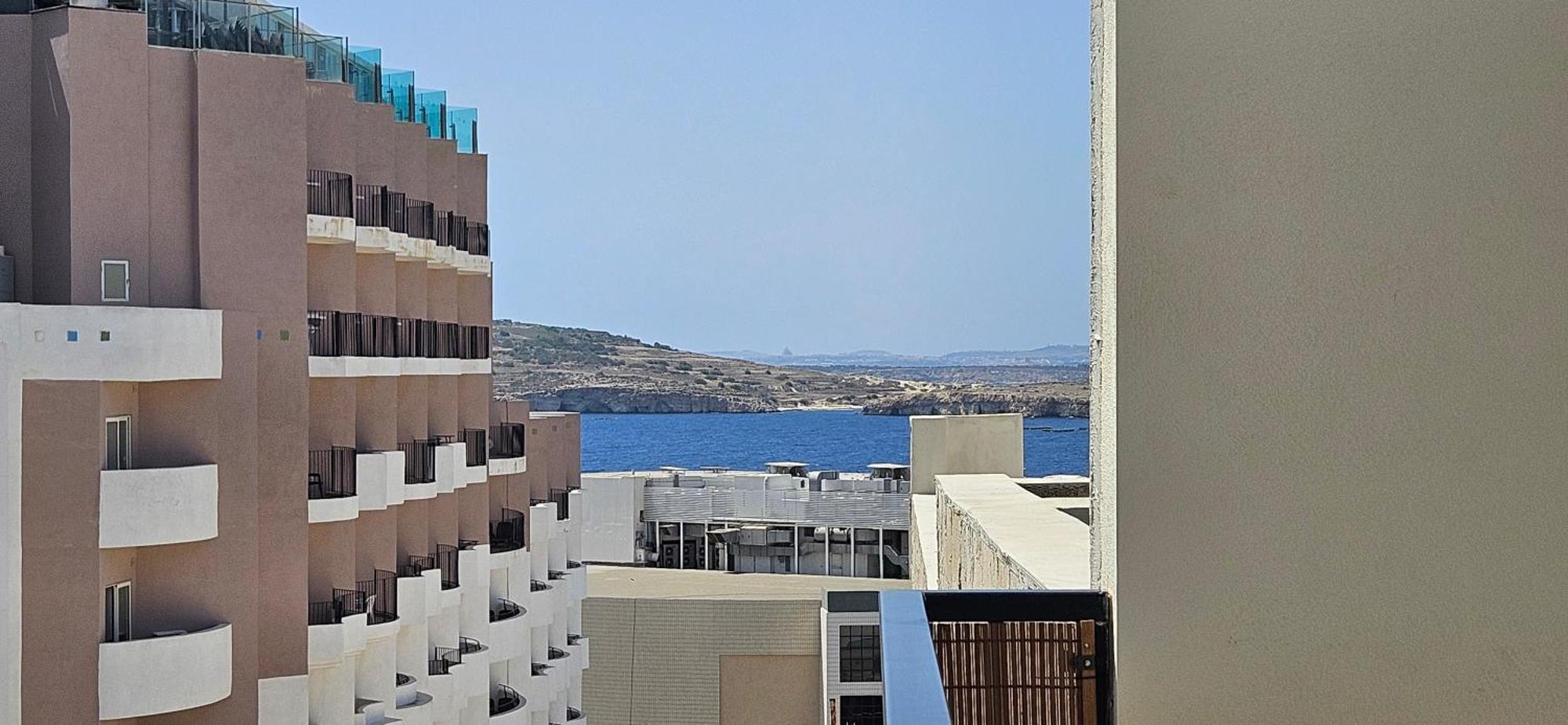 Sea Breeze Penthouse And Terrace Qawra St Paul'S Bay Appartement St. Paul's Bay Buitenkant foto